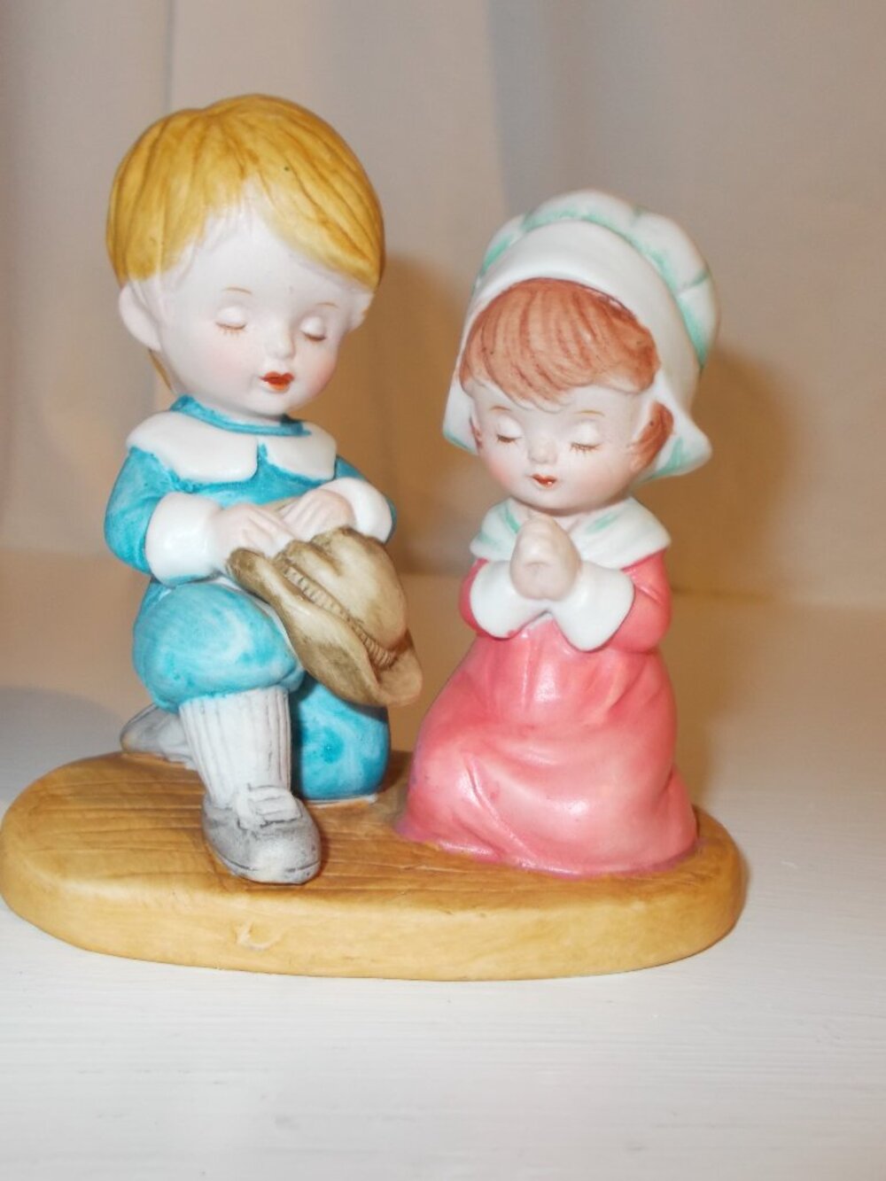 VTG Eve Rockwell "Prayer Changes Things" boy & girl Pilgrim figurine
